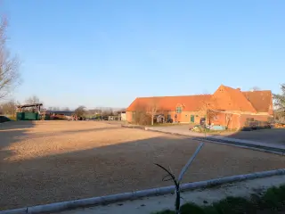 Reitplatz und Spielplatz